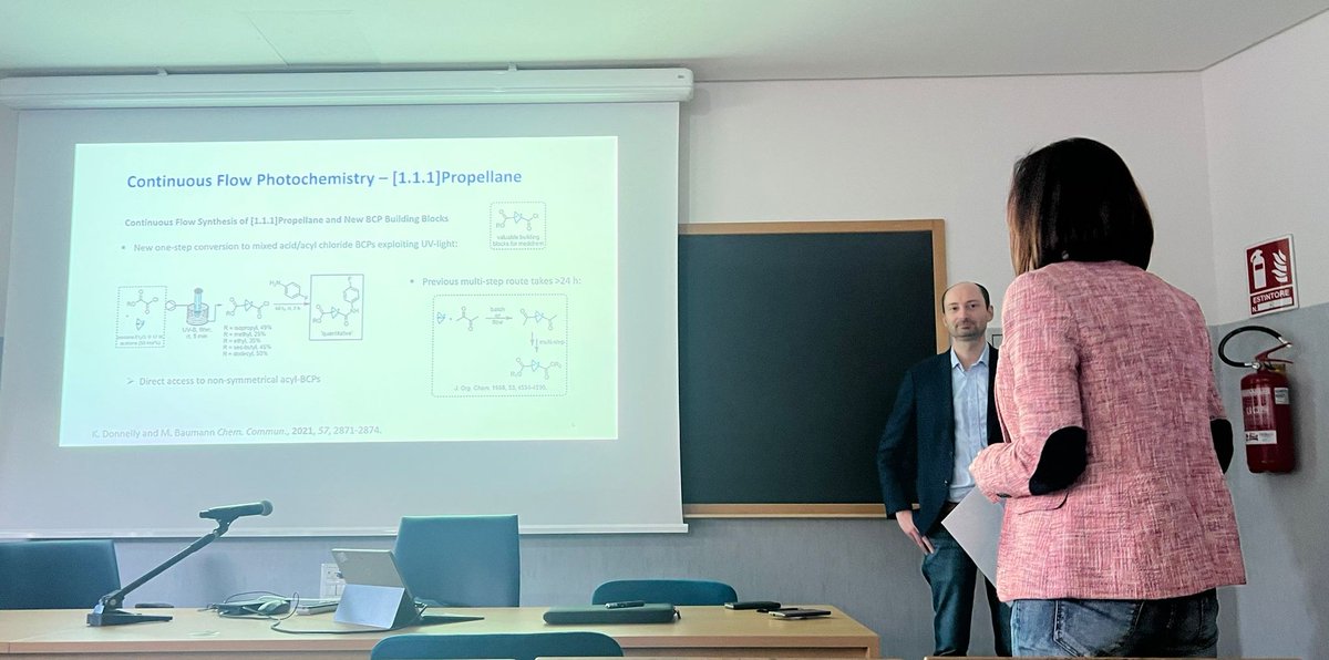 BrindisiMarghe's tweet image. So glad to have hosted today at the @DeptPharm_Unina, Professor Marcus Baumann @BaumannGroupUCD University College Dublin talking about #continuousflow synthesis of drug-like entities exploiting photochemistry and high-energy intermediates!!!