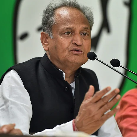 1stIndiaNews's tweet photo. मुख्यमंत्री गहलोत का केंद्र सरकार पर साधा निशाना 

कहा-'देश में ED-CBI और IT का आतंक है, देशभर में भयंकर महंगाई है, बेरोजगारी,तनाव और हिंसा का माहौल है, अमीर और गरीब के बीच की खाई बढ़ती जा रही है...

@ashokgehlot51 @PMOIndia @dir_ed @IncomeTaxIndia https://t.co/8i3wWFxaev