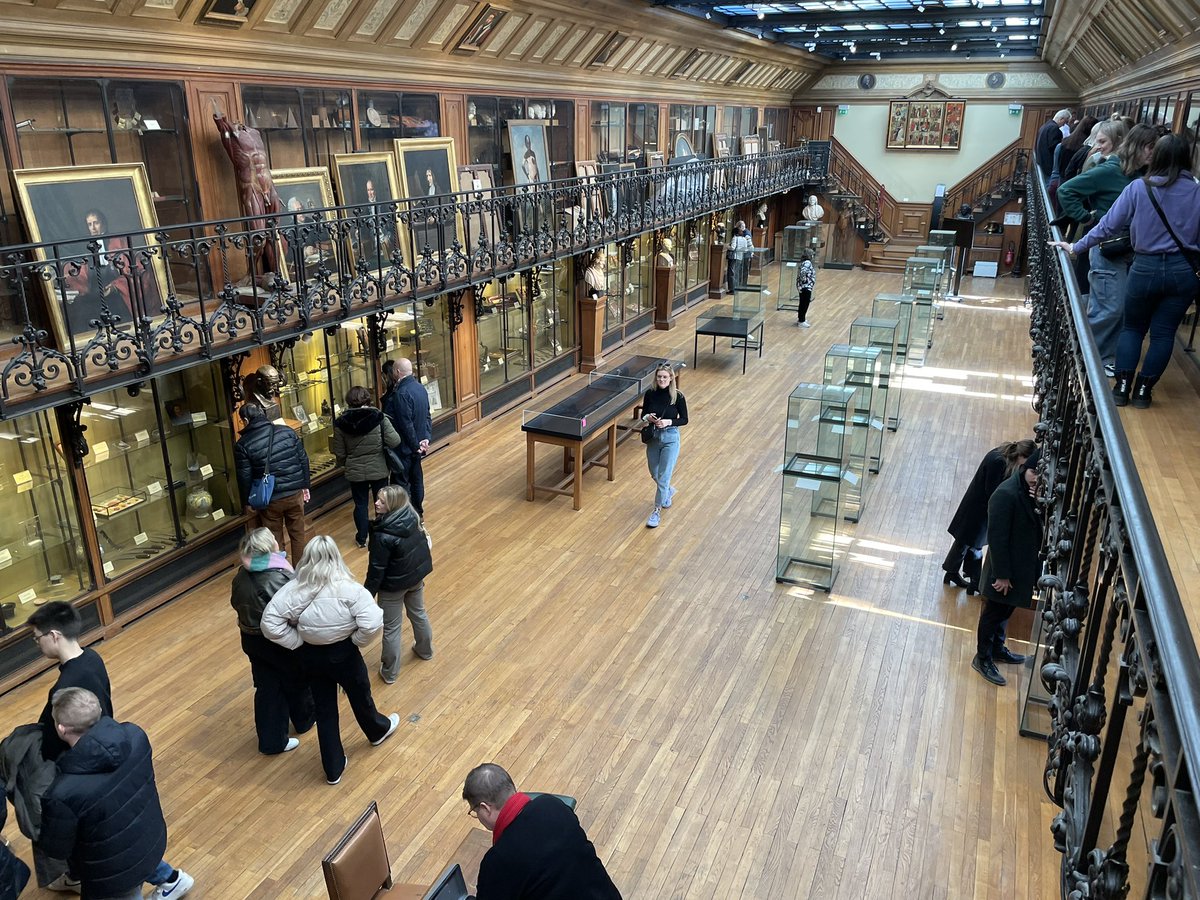 dmupsychology's tweet photo. An excellent guided tour of the Musée d'Histoire de la Médecine by Béatrice Lubin #DMUGlobal Psychology students in Paris https://t.co/cWB1dqgCZ5