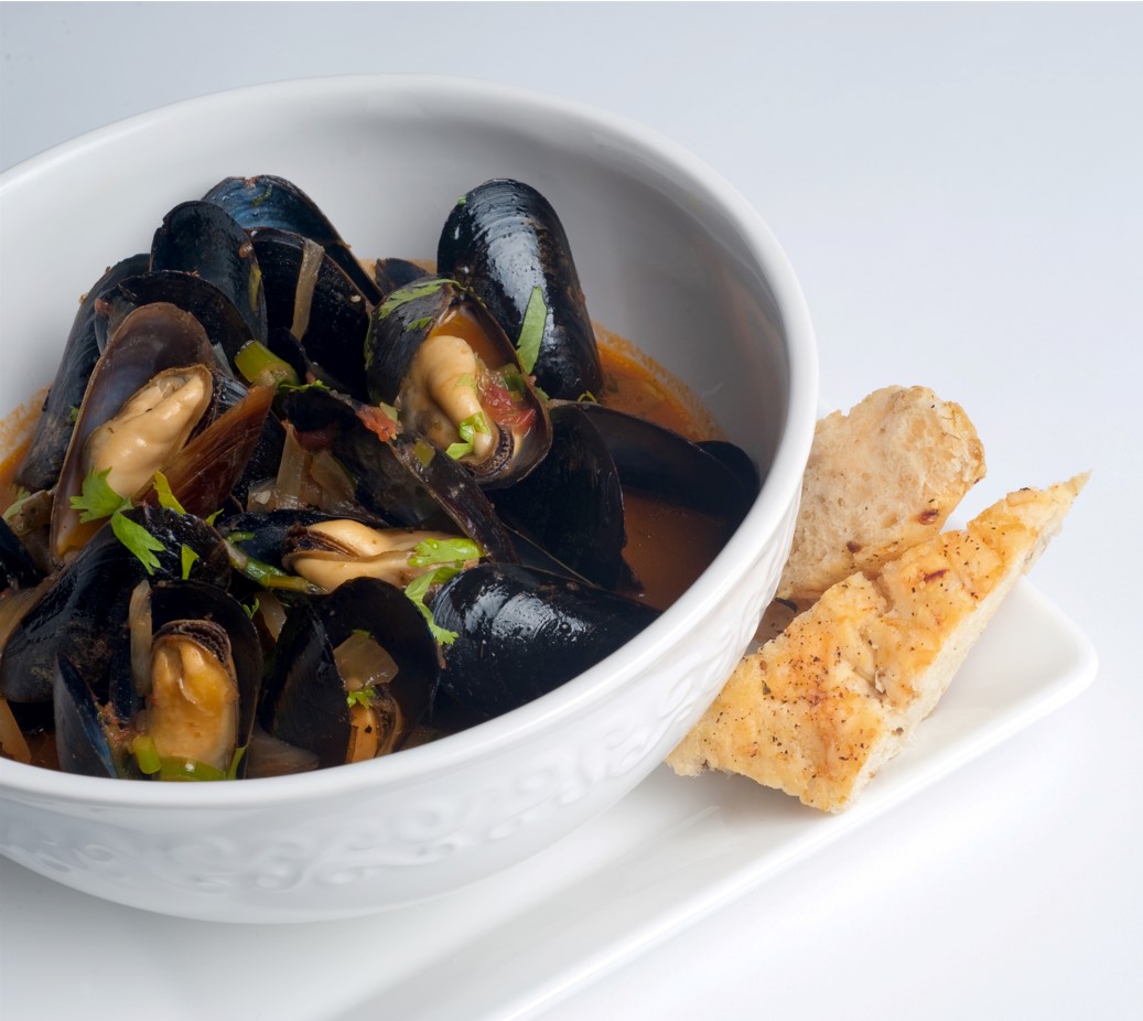 PEIMussels's tweet image. Eating healthier is as simple as making each Monday a #MusselMonday! 

PEI Mussels bring a healthy serving of nutrients to the table, while also low in calories and fat and high in protein. Plus, you can flavour them up how you like. Now that’s a routine we can all get used to!💪