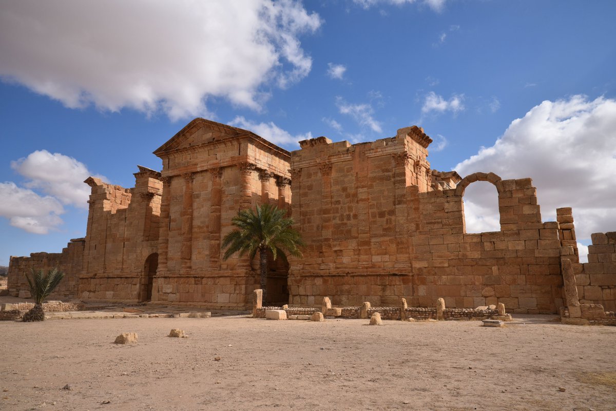 #RuinoftheDay - The 2nd-century AD Forum of Sufetula (Sbeitla, Tunisia), one of the best preserved in the world. Its Capitolium, dedicated to Jupiter, Juno and Minerva, features three temples/cellae linked by bridges. A similar arrangement is found at Baelo Claudia in Spain.