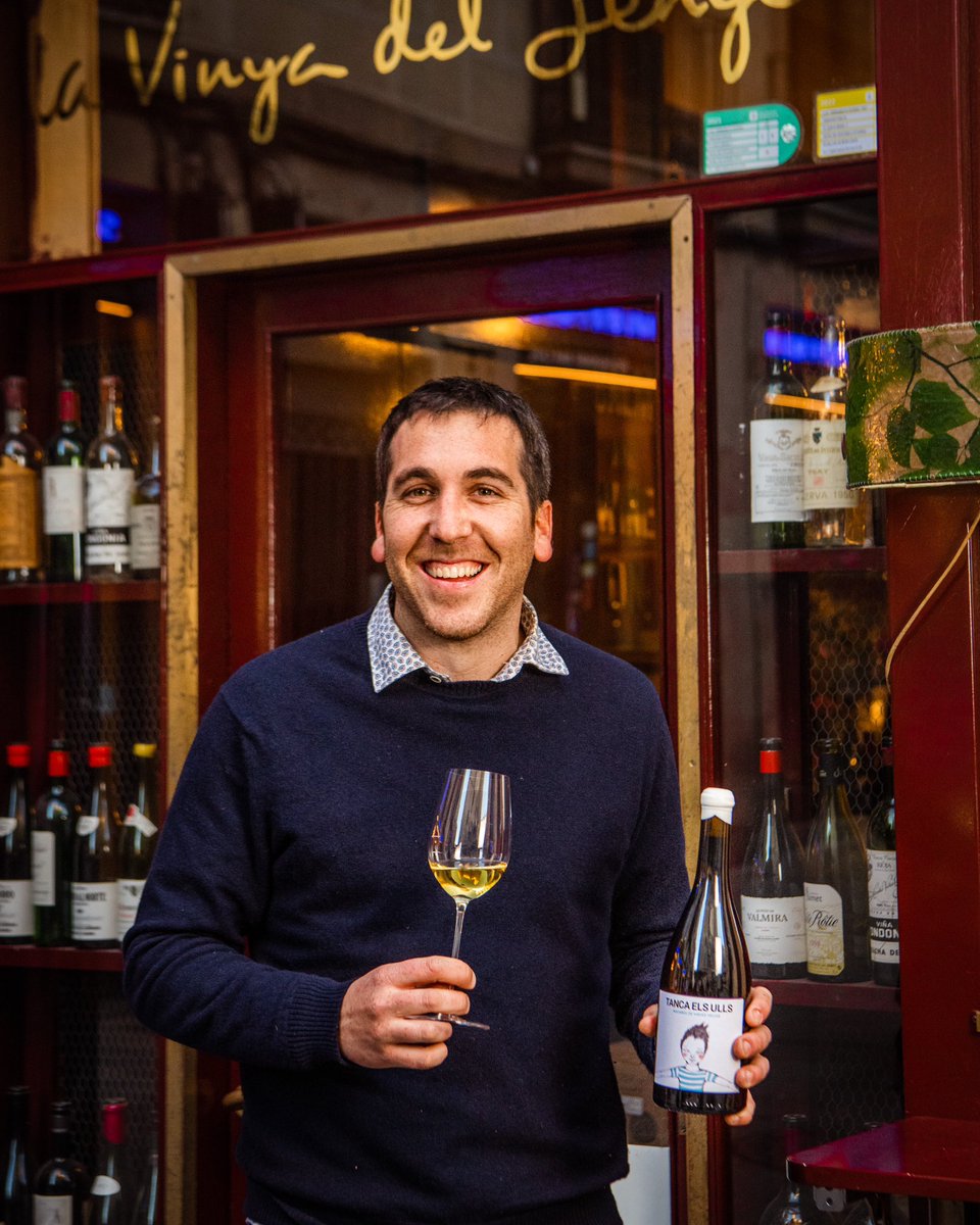 vinyadelsenyor's tweet photo. Brindamos con Cesc Boronat y su Tanca Els Ulls Macabeu 2021, un vino de producción muy limitada que elabora en Nulles (Alt Camp, Tarragona). https://t.co/M7S2Bc38DI