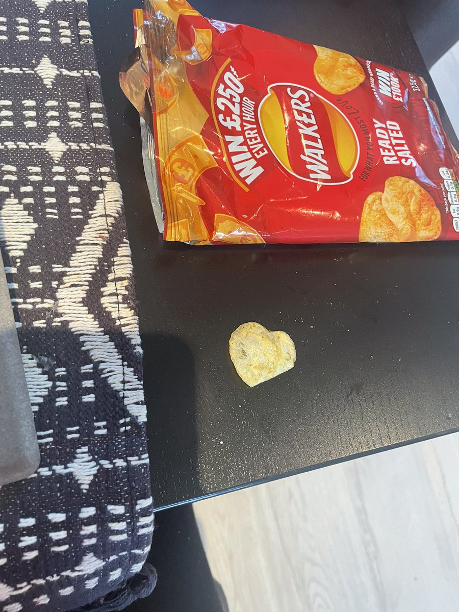 nrnrochelle's tweet photo. @walkers_crisps #lovefromwalkers 🫶🏻❤️ https://t.co/v9OCHNoToy