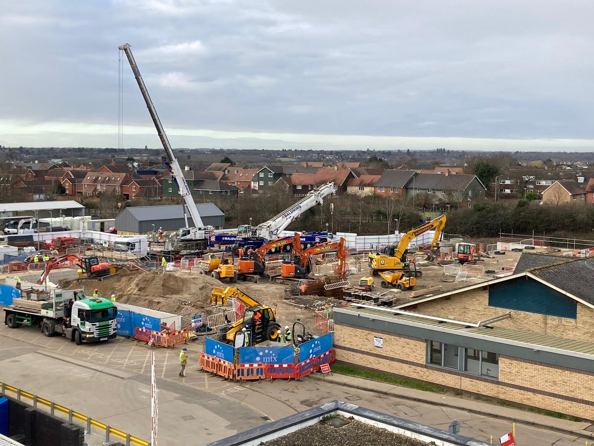 ESNEFT's tweet photo. Is it a bird 🐦, is it a plane ✈️... no it's a huge crane 🏗️!
You won't have missed it if you were at Colchester Hospital today. The crane is part of building work for our new elective orthopaedic centre. The enormous crane will lift huge sections into place. #ColchesterHospital https://t.co/NSMnRQsukn