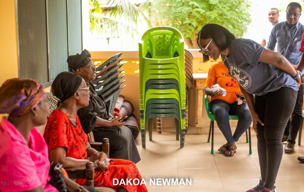 DakoaNewman's tweet photo. Engaging the good people of Okaikwei South, is always fulfilling.🙏🏾🙌🏾💙

#obaanonkabomnenkosuo
#DevelopmentInFreedom
#performancereporting https://t.co/RWNNonaCIQ