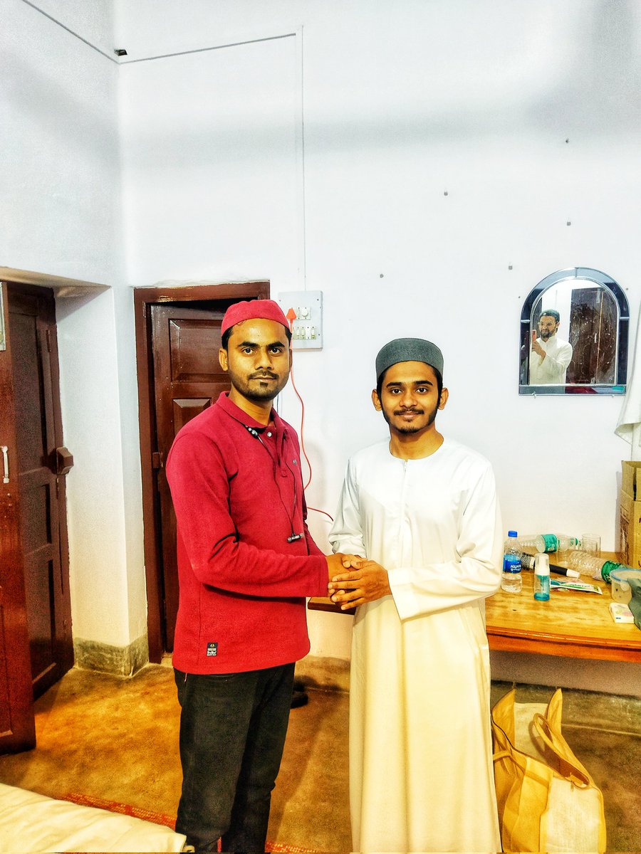 azharuddin_123's tweet photo. इतनी कम #उम्र में #जबरदस्त_मुकाम हासिल करने वाले मशहूर #लॉ_स्टूडेंट, #सोशल_एक्टविस्ट , #यूथ_एक्टिविस्ट #हरदिल_अजीज #वाली_रहमानी के साथ #खतम_बुखारी_शरीफ़ के मौके पर #खानकाह_रहमानी_मुंगेर में ��क खास मुलाकात |
 #Wali_Rahmani https://t.co/xKJVRkgXjf