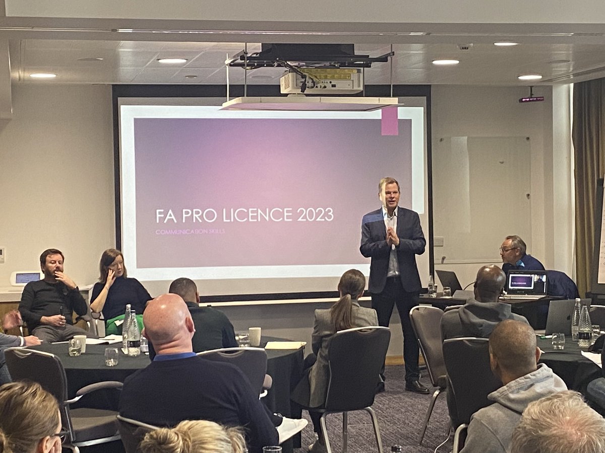 Mod 7 of <a href="/EnglandLearning/">England Football Learning</a> Pro Licence, the group learning about communicating under pressure from <a href="/crimson_peak/">Crimson Peak Ltd</a>, media training led by <a href="/Pearcesport/">James Pearce</a> &amp; <a href="/England/">England</a> Communication Manager <a href="/_andywalker_/">Andy Walker</a> with <a href="/henrywinter/">Henry Winter</a> @SamiMokbel81_DM <a href="/johncrossmirror/">John Cross</a> <a href="/CharlieWyett/">Charlie Wyett</a> <a href="/jaydmharris/">Jay Harris</a> 🏴󠁧󠁢󠁥󠁮󠁧󠁿⚽️🎤