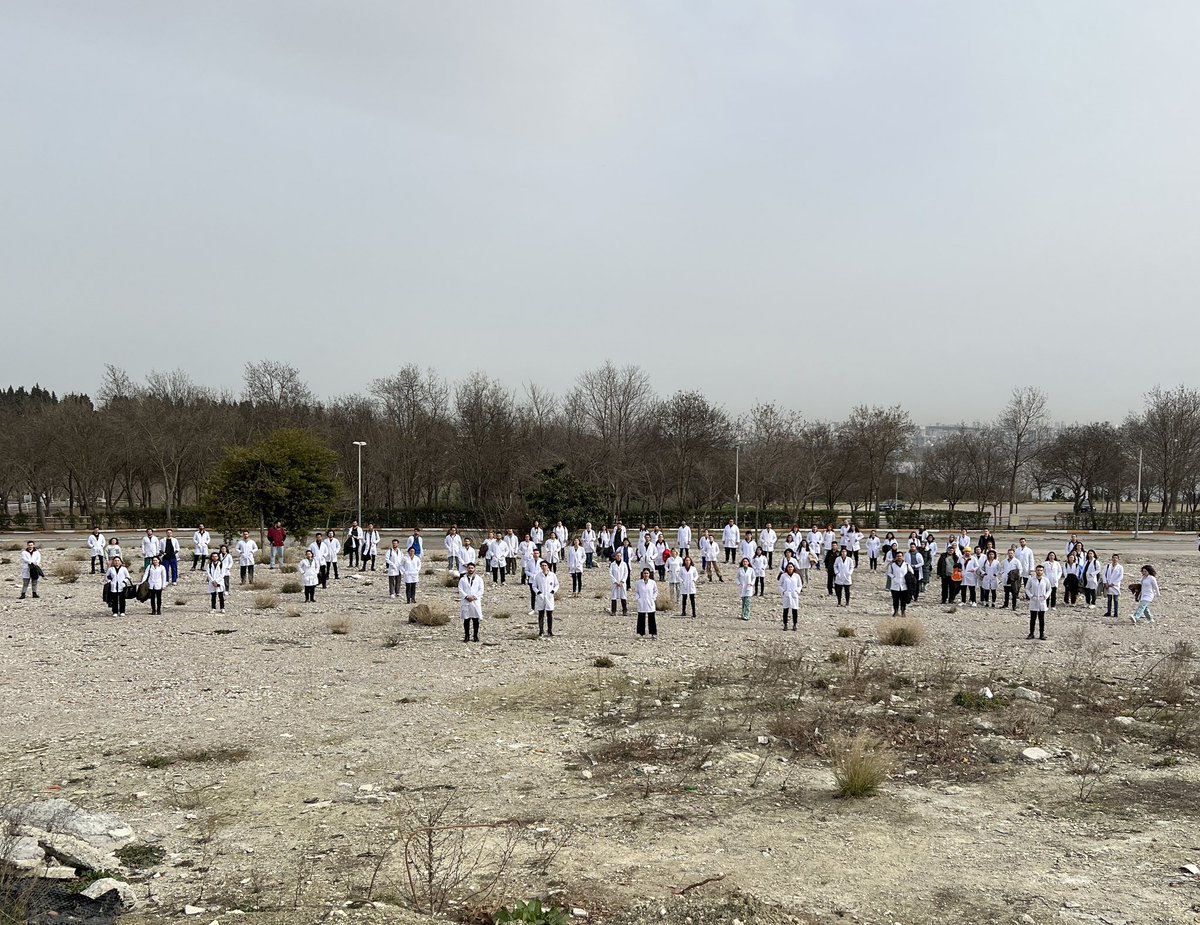4 yıl geçmesine rağmen yıkılan binamızın molozları bile temizlenmemiş durumda! Şu an halihazırda geçebileceğimiz bir binamızın bulunmamasından sorumlu yetkililerden acil çözüm önerisi bekliyoruz.
#iucvetkapatiliyor