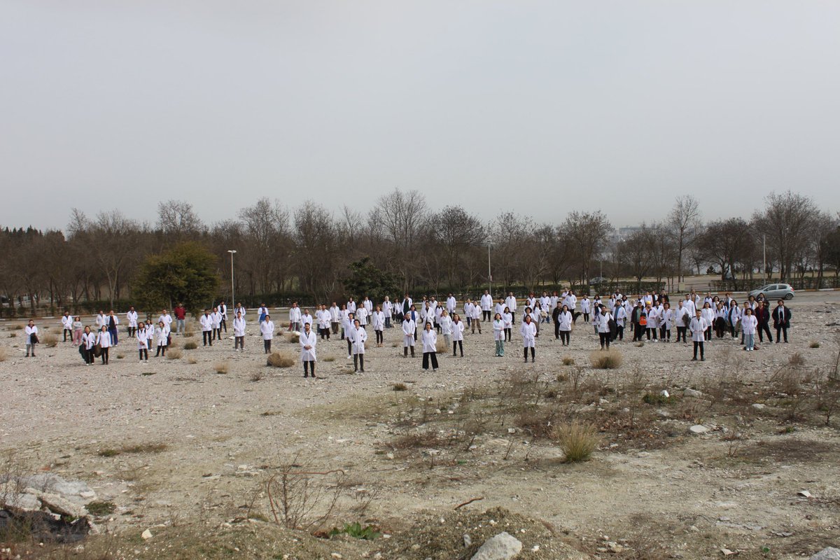 Öğrenciler olarak mağdur ediliyoruz. Bu duruma bir son verilmeli. #iucvetkapatiliyor