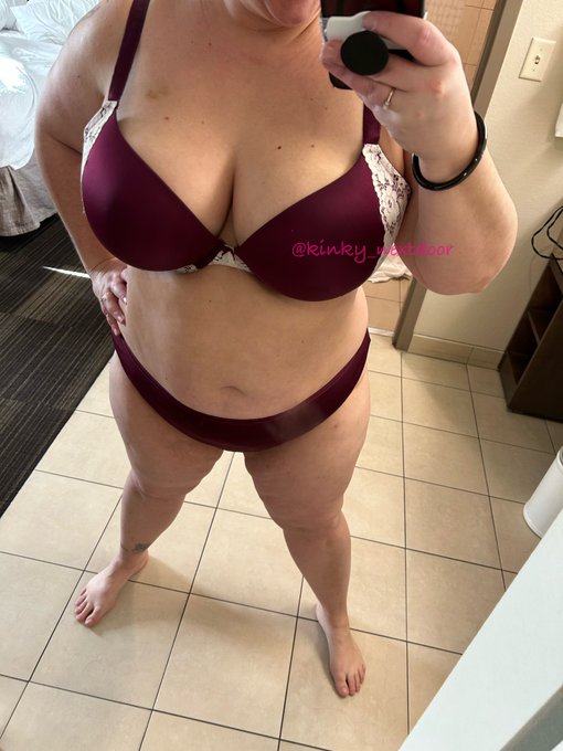 1 pic. Happy Monday. I hope you have a great day. #mombod #thickandhappy #curvy #milf #pawg #bbw #nsfw