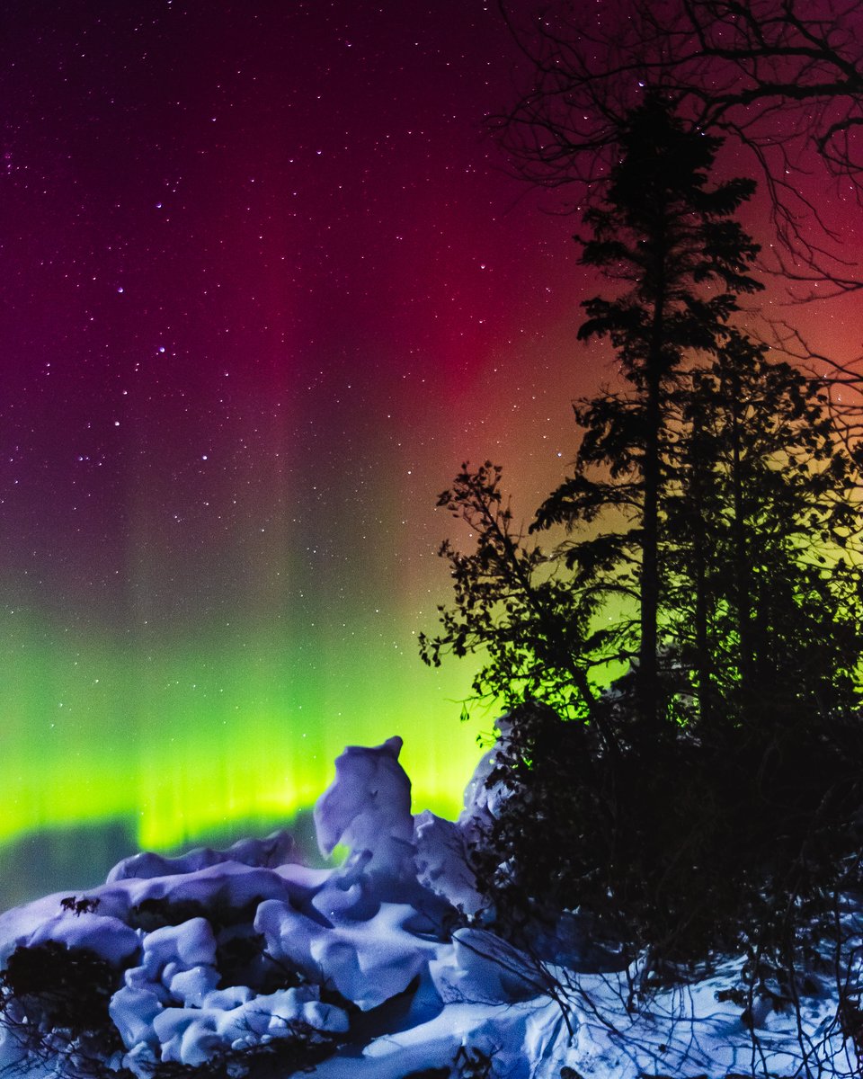 The views here are #lit! 

Who saw the spectacular show last night? Check out these absolutely amazing pics from Tom Oliver, the Director of the Center for Science and Environmental Outreach! 

#northernlights #auroraborealis #coppercountry #keweenawpeninsula