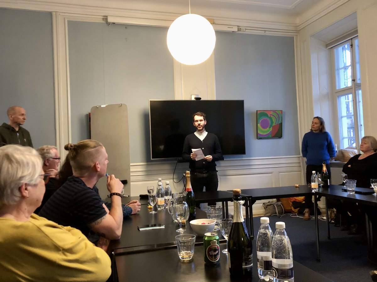 Michael Duus Andersen (@mich_andersen) on Twitter photo Stort tillykke til redaktionen på Børn&Unge fra <a href="/bupldk/">BUPL</a> med nomineringen til O-prisen - for podcastserie Dilemma. Og generelt mange stærke podcasts de seneste seks år, som vores forskere fra <a href="/kbhprof/">Københavns Professionshøjskole</a> sætter stor pris på at være med i 🎧👊 #uddpol #dkmedier bupl.dk/boern-unge/pod… Stort tillykke til redaktionen på Børn&Unge fra <a href="/bupldk/">BUPL</a> med nomineringen til O-prisen - for podcastserie Dilemma. Og generelt mange stærke podcasts de seneste seks år, som vores forskere fra <a href="/kbhprof/">Københavns Professionshøjskole</a> sætter stor pris på at være med i 🎧👊 #uddpol #dkmedier bupl.dk/boern-unge/pod…