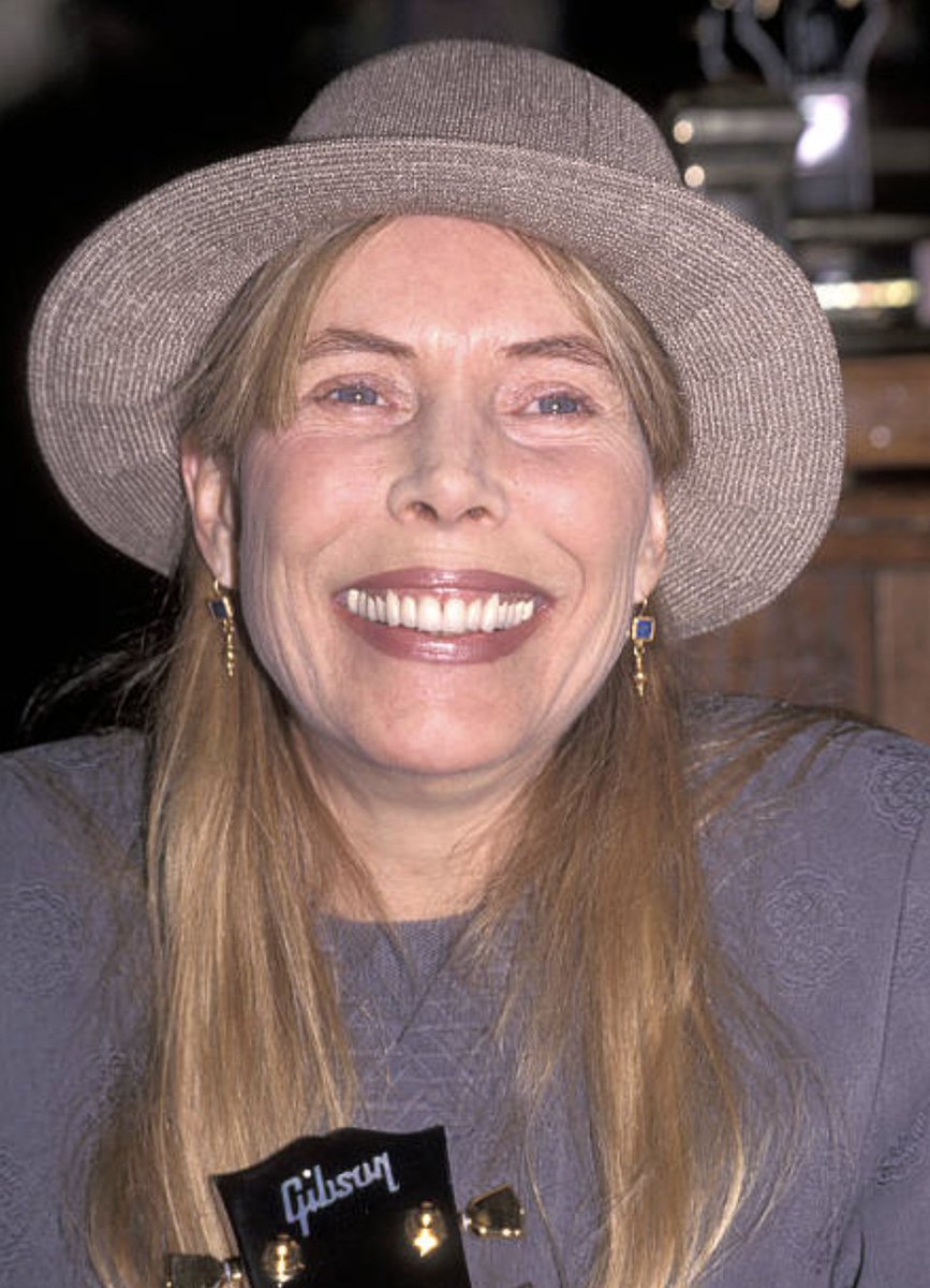 jonimitchell's tweet image. Joni was awarded the Best Female Acoustic Guitar Player at the Second Annual Orville H. Gibson Guitar Awards on February 27, 1996, at the Hard Rock Cafe in New York City.

Photo by Ron Galella