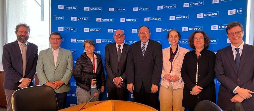 TawfikJelassi's tweet photo. Pleased to host the first in-person @ceticbr’s Advisory Board Members and Observers @UNESCO. Strategic priorities defined as support to revision of the #InternetUniversality indicators, the Brazilian #AI Observatory, and regulation of platforms for information as a public good. https://t.co/PgdzDc4Z0y