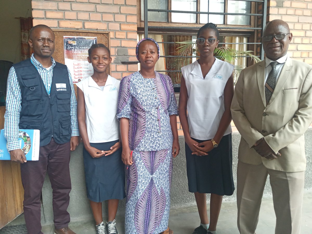 UNESCOKinshasa's tweet photo. Après le renforcement des capacités des #enseignants et #élèves des écoles associées de l'UNESCO à l’utilisation des #kits de #microscience en 2021 , l’#UNESCOKINSHASA a procédé du 21-24 février 2023, à l'évaluation de l’utilisation desdits kits dans les 16 écoles pilotes. https://t.co/PSzz83rjah