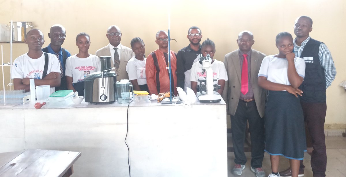 UNESCOKinshasa's tweet photo. Après le renforcement des capacités des #enseignants et #élèves des écoles associées de l'UNESCO à l’utilisation des #kits de #microscience en 2021 , l’#UNESCOKINSHASA a procédé du 21-24 février 2023, à l'évaluation de l’utilisation desdits kits dans les 16 écoles pilotes. https://t.co/PSzz83rjah