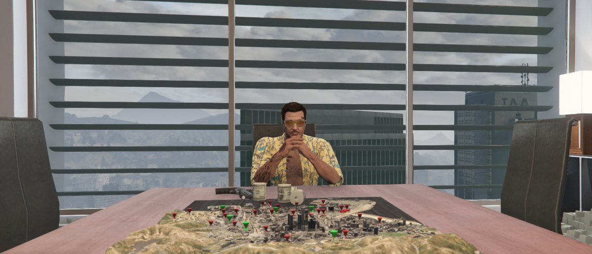JameyEEE's tweet photo. #GTAOnline #GrandTheftAutoV #GTA5 
Everytime i sit in my school desk i feel like this... Idk why... https://t.co/t1hu09sS62