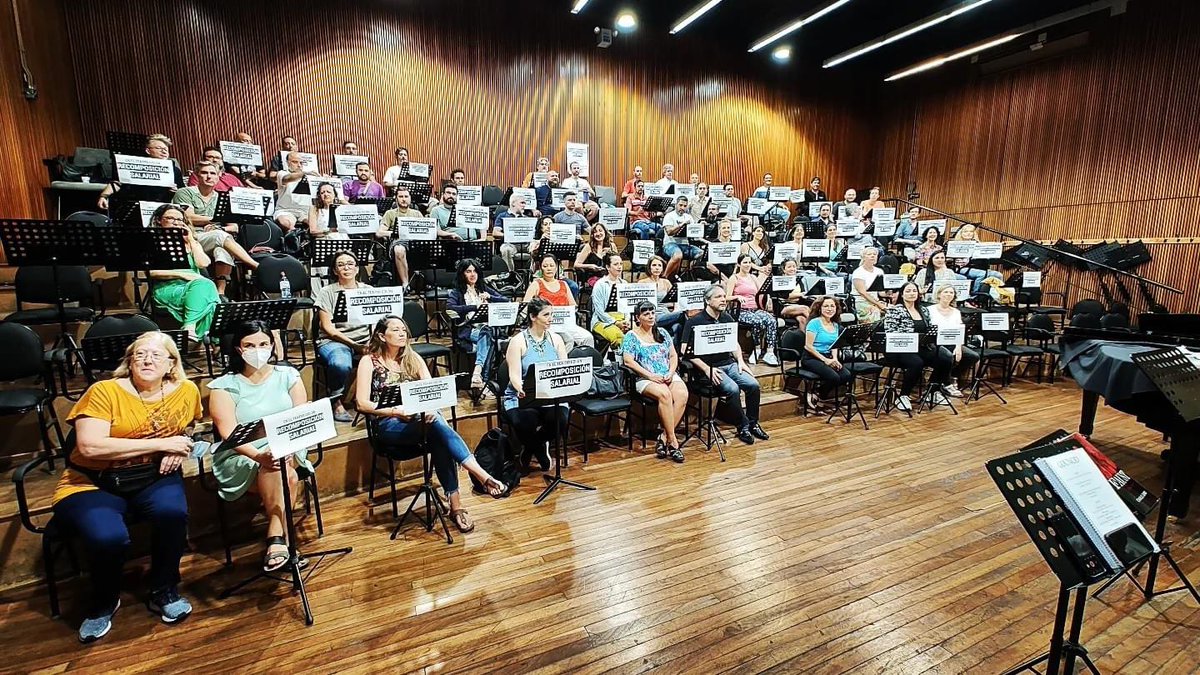 Continuan los reclamos salariales en <a href="/HaciendoElColon/">Teatro Colón</a> Pareceria que del lado de las autoridades nadie escucha....