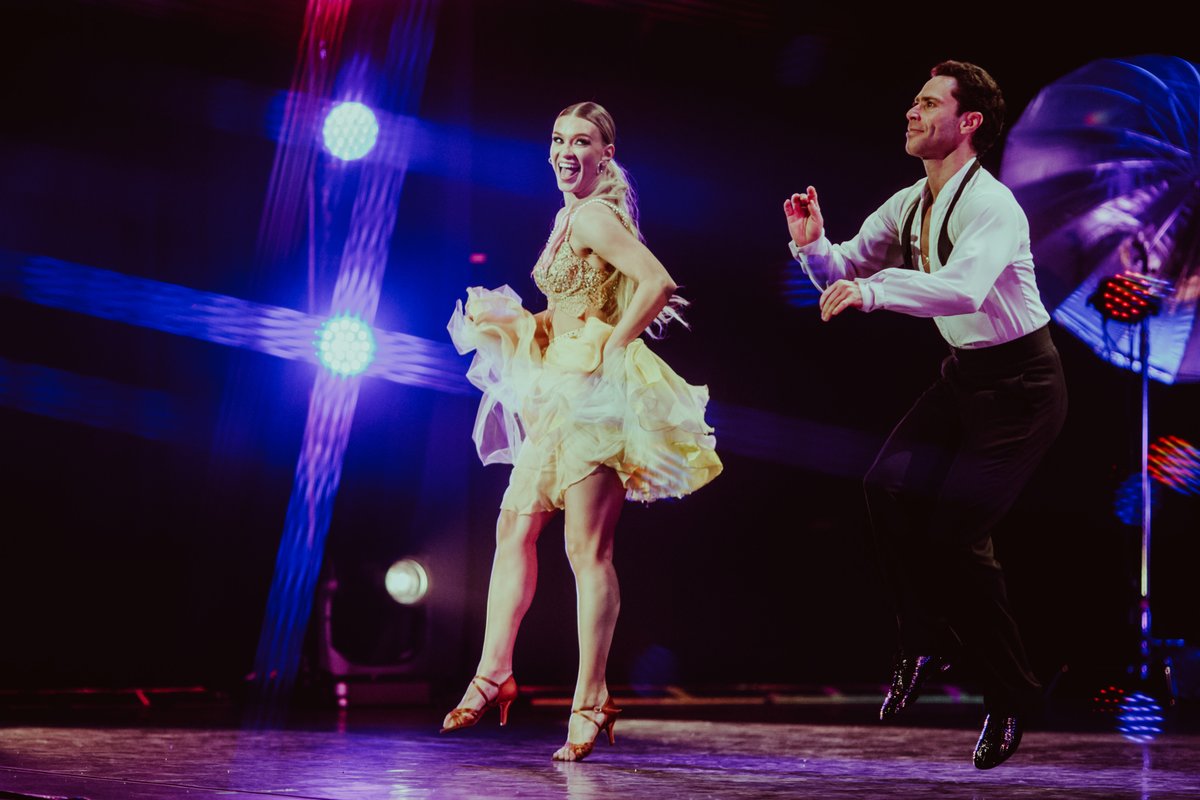 Channeling *this* energy all week long cc: <a href="/DWTSLiveTour/">Dancing with the Stars: LIVE!</a> 💃 🕺   
2.25.23
Majestic Theatre 📍 

📸: Alejandra Casas