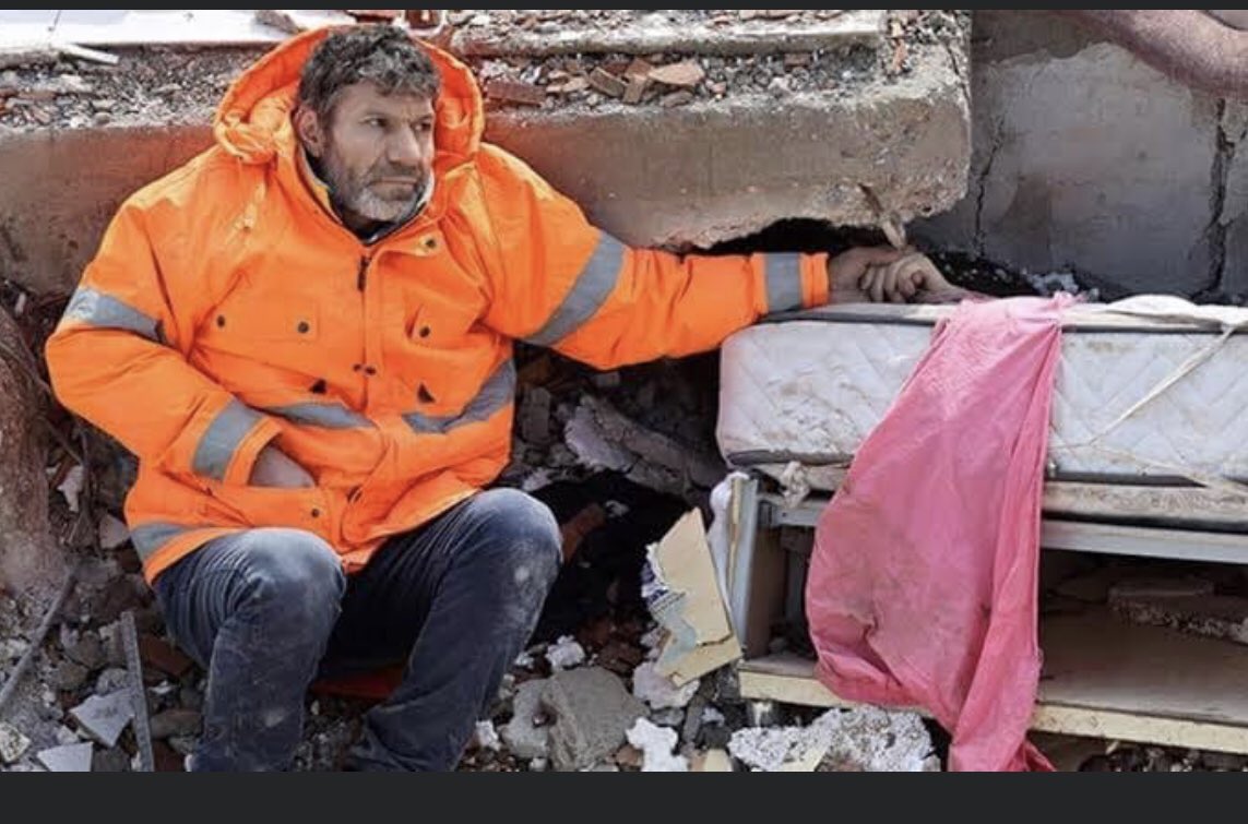 Saatlerce yavrusunun elini tutmuştu ne sana nede yanındakiler hakkımı helal etmiyorum Allah hesabını sizden sorsun! 
#helaletmiyorum