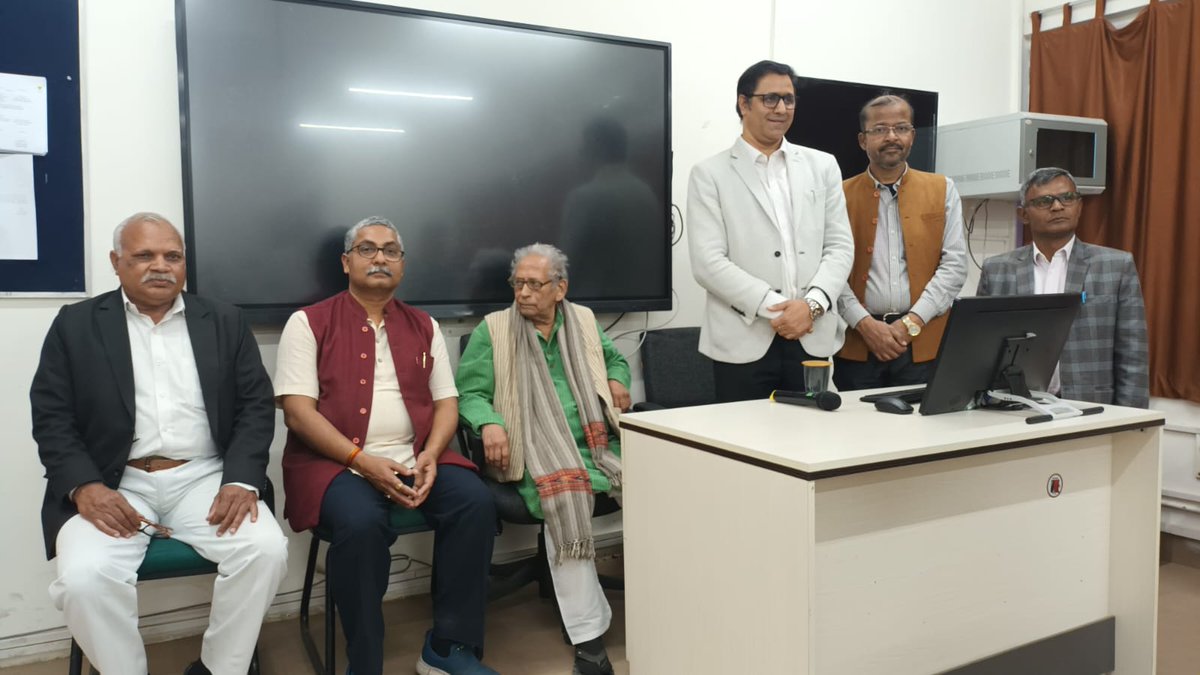 ojhasince1997's tweet photo. IMCAA एलुमनाई कनेक्शन 2022-23 के मौके पर आज पूर्ववर्ती छात्रों का सानिध्य प्राप्त हुआ जो आज के समय पत्रकारिता जगत की ऊंचाइयों को छू रहे यह समारोह ए��� तरह से अतीत का वर्तमान के साथ अद्वितीय मिलन था . https://t.co/HkuLtwTA3F