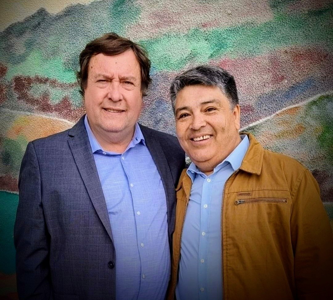 Weretilneck's tweet photo. En Comallo, Raúl Hermosilla es nuestro candidato a intendente en las próximas elecciones municipales del 16 de abril y María Caumuillan candidata a presidenta del Concejo Deliberante. Acá en Río Negro, unidos. #JuntosAca✅ https://t.co/HJ1FTszvS8
