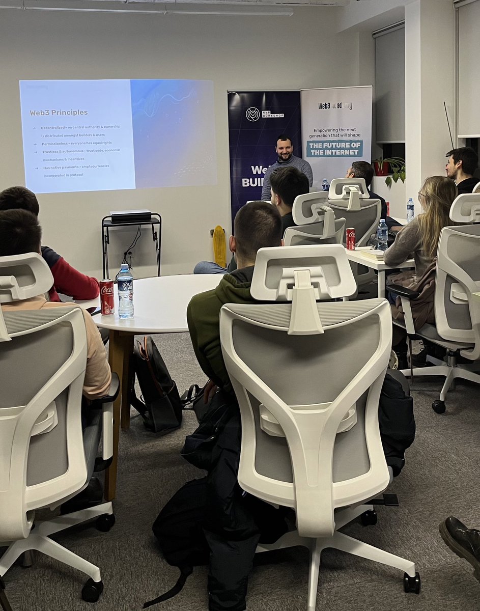 mvpworkshop's tweet image. Week 2 of #web3academy is on! 🚀

@AtanasovskiP and the Product Management track ✨🤘