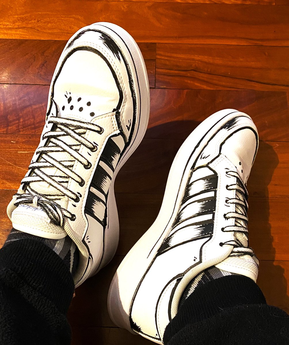l4_p4tr1z14's tweet photo. Alla fine le ho fatte. 
Mi piacciono. 
#Adidas #CustomAdidas #cartoonAdidas https://t.co/K3gDJvK1l5