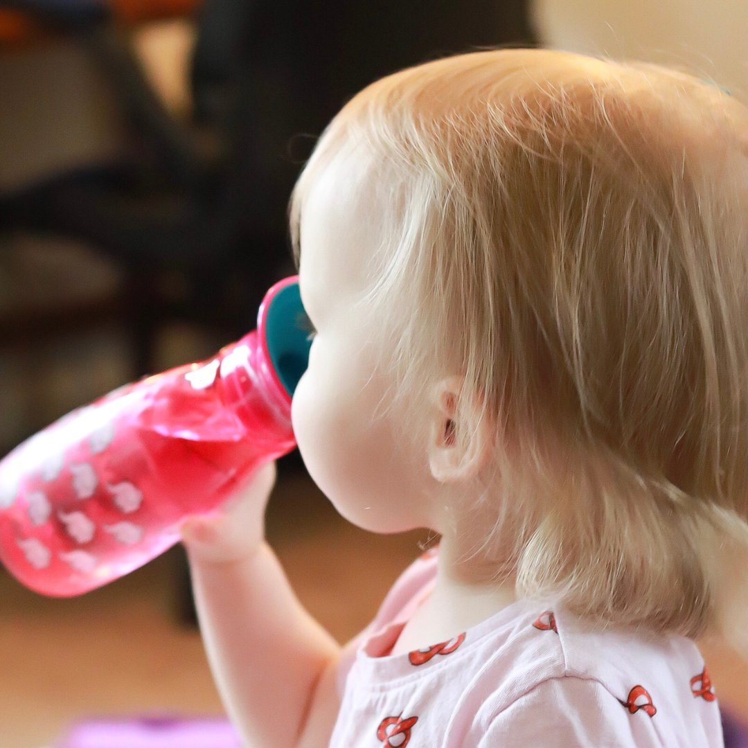 WowCup's tweet image. How much your baby should drink? According to American Academy of Pediatric Dentistry, no supplementary drink is needed until 6 months of your baby. 

✅ Up to 12 months, 4-8 oz. per day is recommended
✅ From 12 up to 24 months, 8-32 oz. per day.