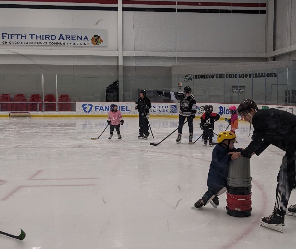 ChiHockeyInit's tweet photo. What a great day for some hockey! A few of our board members were able to hop on the ice and help with equipment off the ice at @fifththirdarena on Saturday. Thanks for letting us assist/be apart of the day @NHLBlackhawks @usahockey!!

#TryHockeyForFreeDay #GrowTheGame https://t.co/cyfL27Dalm