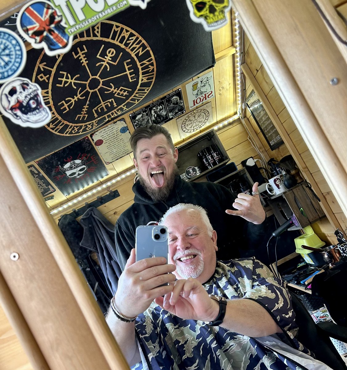 steveocook's tweet photo. In the chair for a fresh Kutz at @valhalla_kutz and a big catch up!!
#valhallakutz #freshcut #bigthanks #aylesbury #barber #barbershop #kingsbrook #haircut #aylesburyvale #instadaily #photooftheday #instabarber #freash #hairstyles #hairstyling #jobdone https://t.co/AJRwaHe4lR