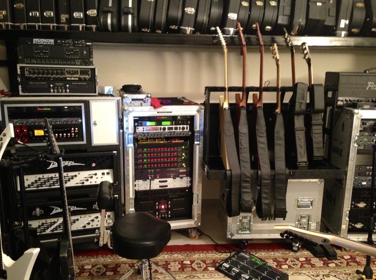 whiplash_1982's tweet photo. Where them Metal Heads at? 🤘🏻Bringing back  soon #MiniHQ #DeathMagnetic #Rig #MesaBoogie #ESP #Gibson #EXP #MX250 #Diezel #VH4 C++ inverted mod #Triaxis #KenLawrence #EMG https://t.co/5Ua7KiYHYe