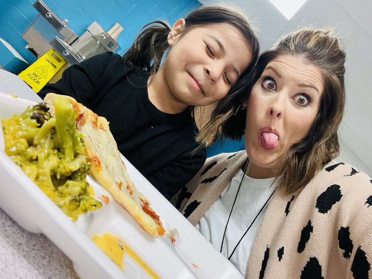 maghovey's tweet photo. When you get picked to have lunch with a Kinder for her Dojo prize!! 🎉#bestdayever #lwpawpride @LWNKCSD @NKCSchools https://t.co/G8aj9wzByt