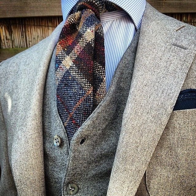 DeMaria_Max's tweet photo. Elegance is an attitude
#dapper #dapperman #doublebreasted #bespoke #fattoamano #mansuit #suit #jacket #trousers #tuxedo #tie #blacktie #manstyle #manwithclass #italianstyle #elegantlife #luxurylife #lifestyle #ladolcevita #lavitaèbellalabellavitaèmeglio #sprezzatura #sartorial https://t.co/Z420Suv0Ow
