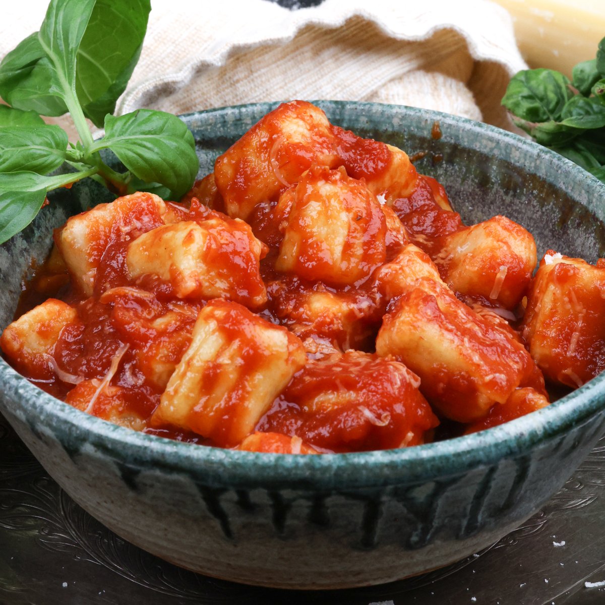 OneDishKitchen's tweet image. Easy step-by-step #recipe for making a small batch of light and tender potato gnocchi. Made with just 4 ingredients, this incredibly delicious Italian dish can be enjoyed with many different sauces. #cookingforone onedishkitchen.com/potato-gnocchi…