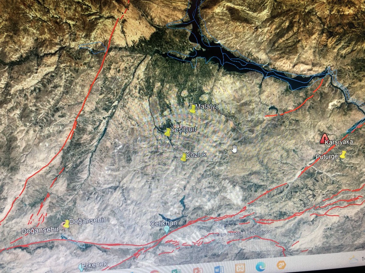Yeşilyurt, Malatya’da 5,5 deprem oldu. Deprem Malatya Fayına paralel bir hat üzerinde. Doç. Dr. Cengiz Zabcı ve Prof. Dr. Ziya Çakır ile konuştum, bu fay MTA haritasına çizilmemiş yeni bir fay olabilir. Ama daha önce olmuş 7,6’lık depremin bu bölgeyi yüklemesi sonucu olduğu kesin