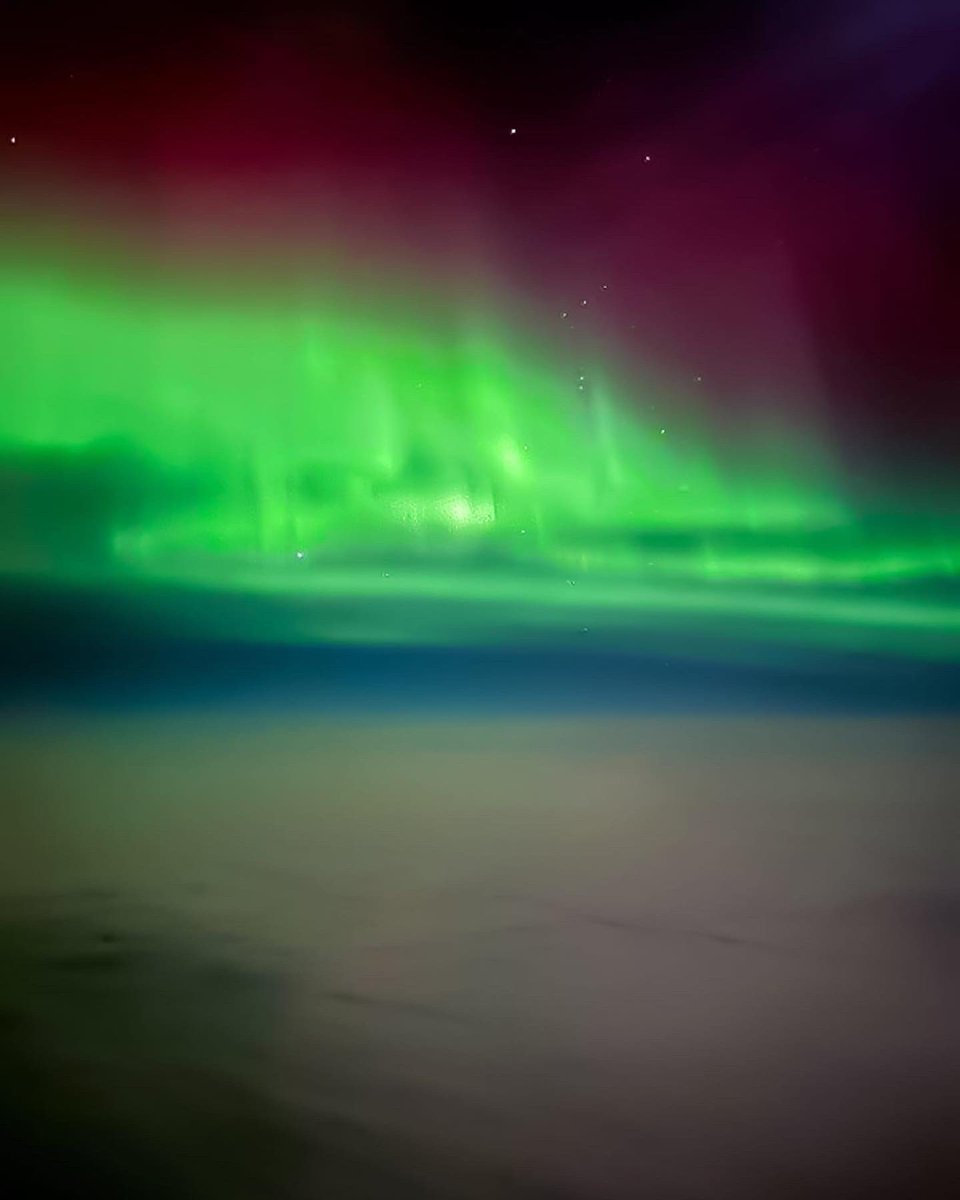 jdonald13x's tweet image. so lucky we flew through the northern lights when leaving Iceland last night, the legend pilot from @easyJet turn a 360 for everyone 😍👏!! 

#northernlights #Auroraborealis #Aurora #iceland #adventure #bucketlist @IamKyleKnox #iphone