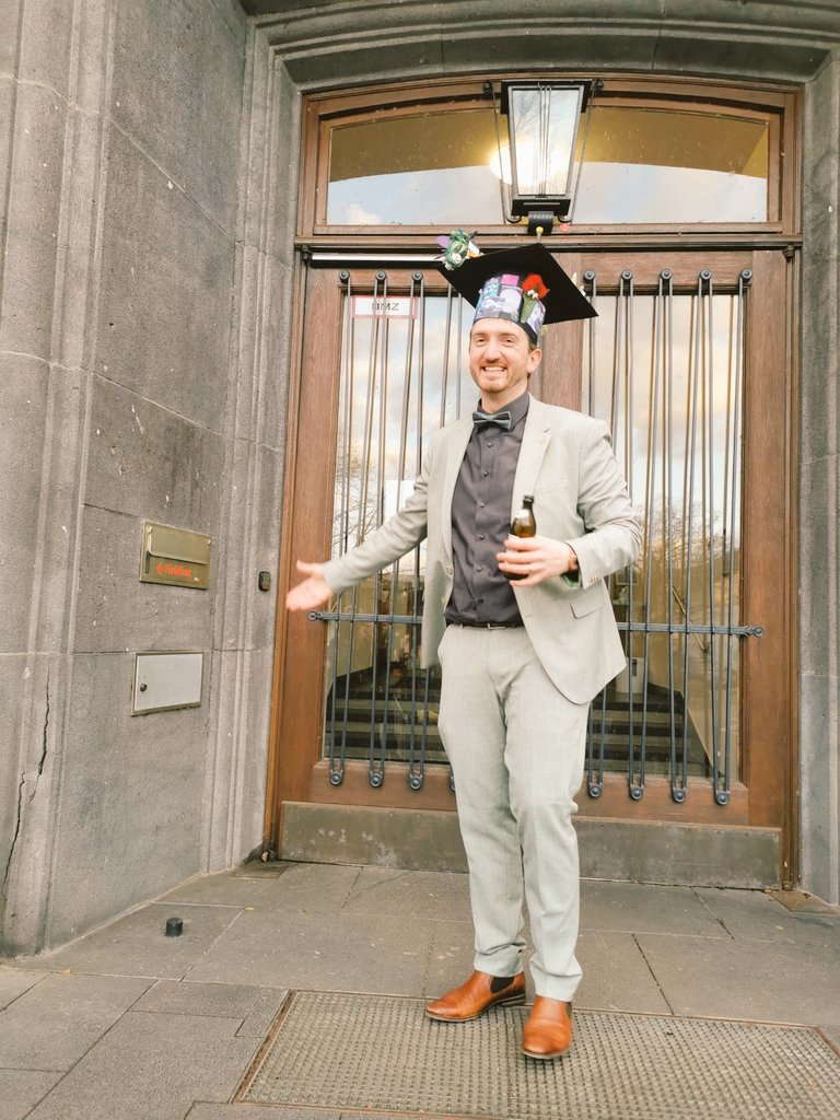 physcomitr_ella's tweet image. Congraaaaats to my good friend and colleague Dr. Simon Zumkeller @smz_Fich 🥰🦸🥳💪🍻 #phdlife #PhDone #introns #evolution #ferns @ThePhDPlace