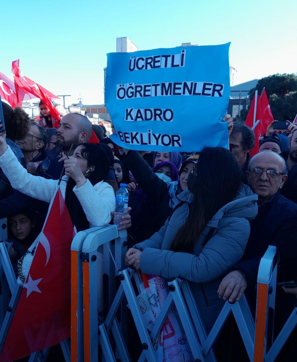 #ReisÜcretliyeKadro
90.000 bin ücretli öğretmen ve ailesi ile beraber yaklaşık 700.000 kitleyi sevindirecek atama müjdesini bekliyor <a href="/RTErdogan/">Recep Tayyip Erdoğan</a> <a href="/tcbestepe/">T.C. Cumhurbaşkanlığı</a> <a href="/iletisim/">T.C. İletişim Başkanlığı</a>