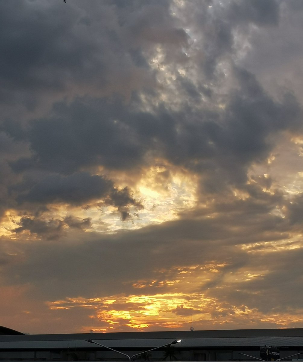 readwrite4learn's tweet image. การขับเคลื่อน​ชีวิต​ด้ว​ยแรง​บันดาลใจ​ ใน​วันที่​ต้องการ​หันหลัง​ใ​ห้กับ​ทุก​ความเป็นไป​บน​โลก​ นี่ยากพอๆ​ กับการถูกค้นพบโดยใครสักคน​ ที่แม้จะไม่เข้าใจ​ แต่ก็พร้อมยอมรับทุกอย่าง​ใน​ความเป็น​เราเลย