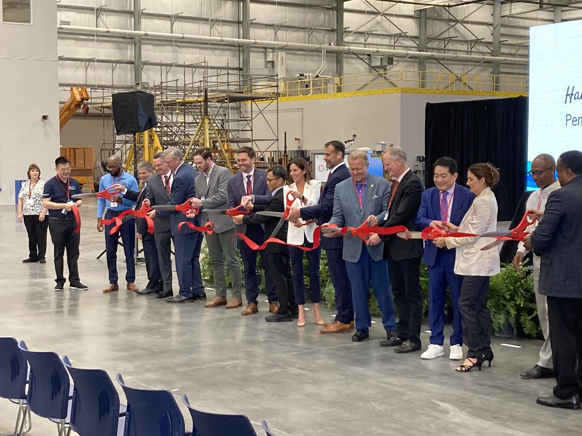 Ribbon cutting for Hangar 2 of @stengineeringna at @flypensacola 
Expected to create 400 new jobs when fully operational