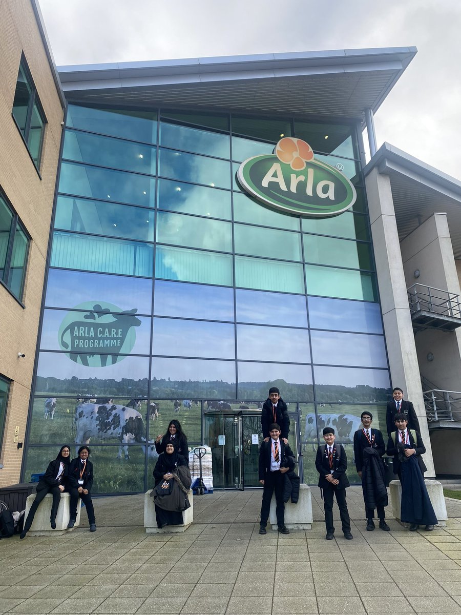 CarltonBolling's tweet photo. What an incredible community engagement session it has been today for our Next Gen Leaders at @arla! New slogans, new logos and new ideas. What a great way for our Leaders to learn about the importance of branding #CarltonEdge💎 https://t.co/Wp99H0QGJq