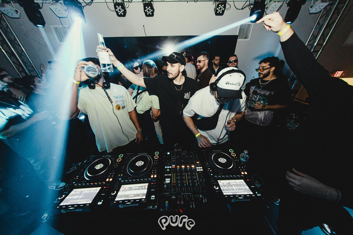 HIGH VIBES at the afties this past weekend w/ @9two5_ent 🙌🏼 both b2b sets with <a href="/JustinCorsico/">borsico.</a> &amp; <a href="/GabeFuerte_/">El Fuerte</a> were on point 🎯 s/o to #MASFMOB pullin’ up in #’s 👥