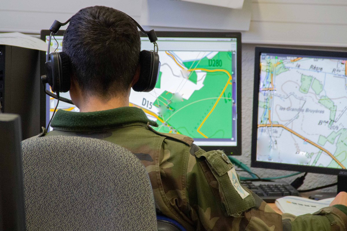 RG_19e's tweet image. Début de l'exercice en simulation pour le poste de commandement régimentaire et les compagnies du #19RG. Toujours s'entraîner pour pouvoir décider plus vite et manœuvrer plus efficacement. #ÊtrePrêt