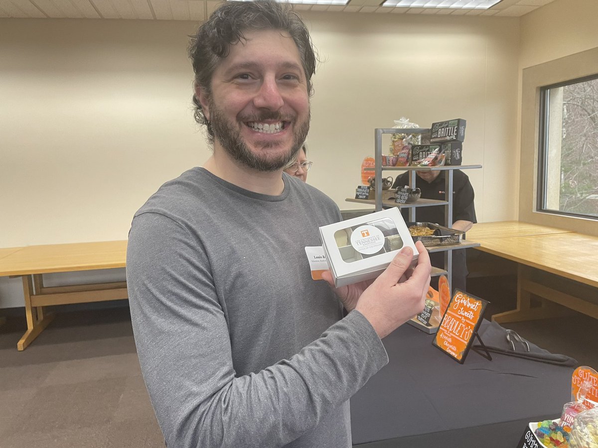evaluationdiva's tweet photo. Got to enjoy free coffee and chocolate in our new faculty lounge for Faculty Appreciation Week! The iced americano with orange is awesome! #CelebrateUTFaculty #utk #cehhs https://t.co/Fayk2D3r5y