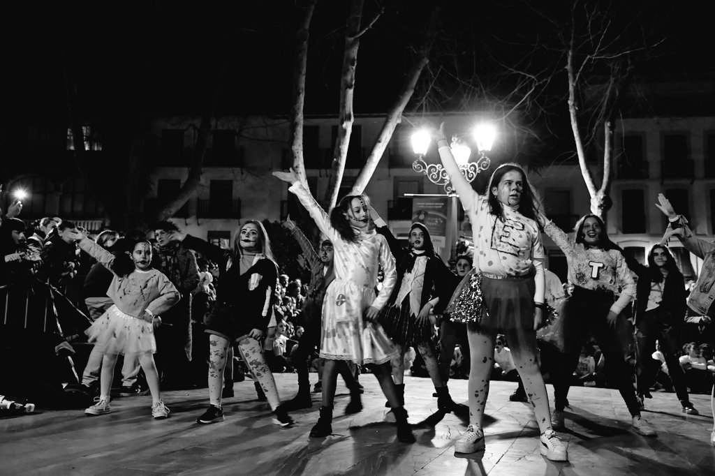 EncuentroNiebla's tweet photo. 📸Os dejamos una instantánea de la "Monster Walk“ de nuestra primera edición.
#baezaencuentrosenlaniebla
#Baeza #encuentrosenlaniebla #monsterwalk #cine #series https://t.co/mqPuX4maNR