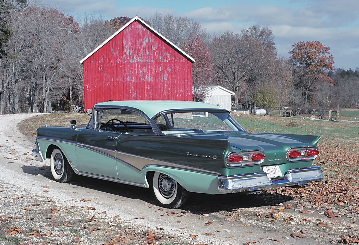 CollectibleAuto's tweet photo. Once the definitions of basic transportation, by the late Fifties Chevy and Ford fought for sales with more style; more performance; and, yes, more luxury. Read all about the 1955-59 Chevrolet and Ford cars in the April 2023 issue out now. #collectibleautomobilemagazine #1958ford https://t.co/RxKuV0HBWu