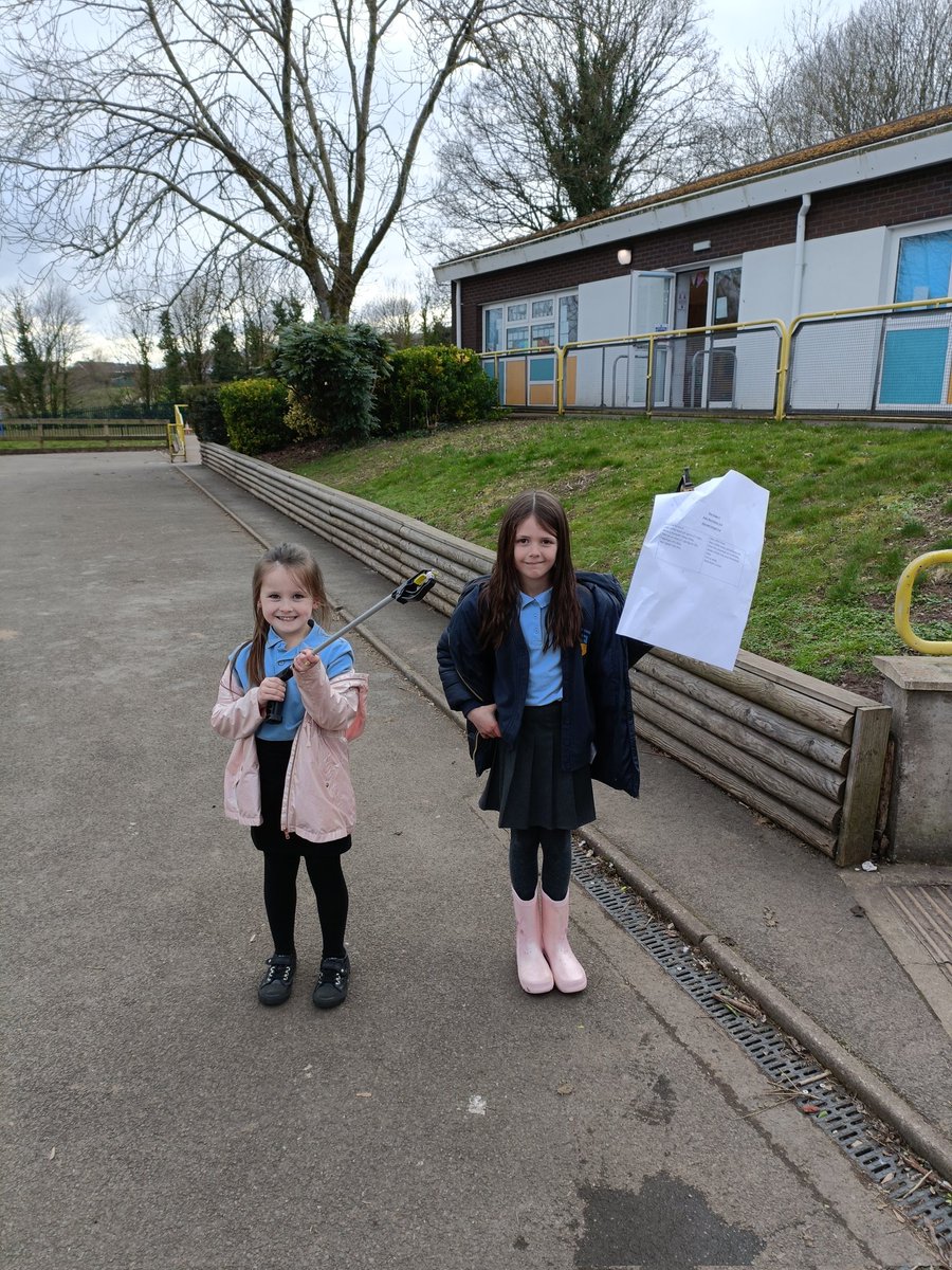 Griff_Ecoclub's tweet photo. We had a busy evening litter picking. Thank you @Griff_FOGS for buying us the pickers. https://t.co/wufxaexCgm