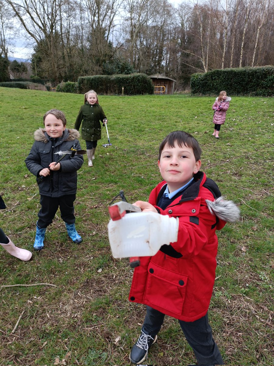 Griff_Ecoclub's tweet photo. We had a busy evening litter picking. Thank you @Griff_FOGS for buying us the pickers. https://t.co/wufxaexCgm