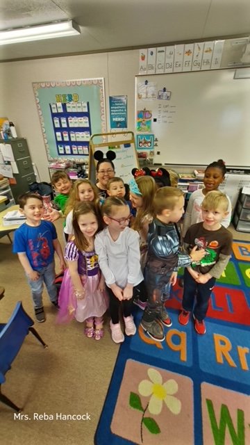 WestCler's tweet photo. 🎉 #LoveWC Spirit Week was a huge success at Merwin Elementary! Students and staff enjoyed portraying their favorite movie or TV character and dressing according to what they wanted to be when they grow up. What a fun week for us all! #WCconnects #WCYourFuture https://t.co/2nHGLYlSiA